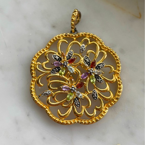 • Flower Gem Pendant • - Picture 3 of 6